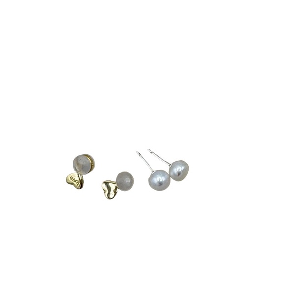 White stud earrings - Picture 14 of 16